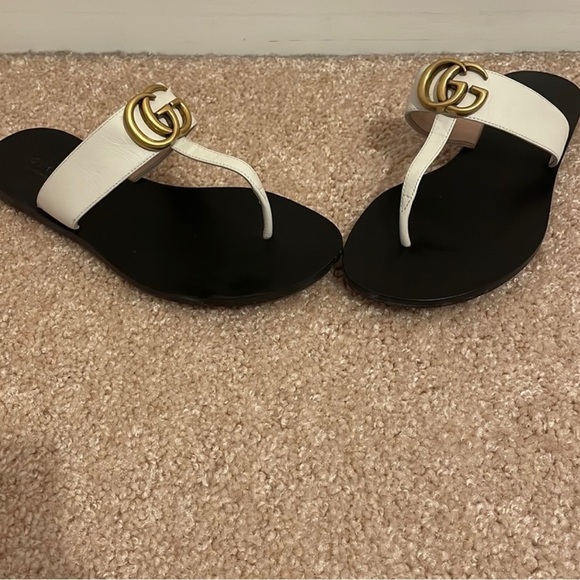 Womens Gucci Leather Thong Sandal with Double G - Picture 6 of 10